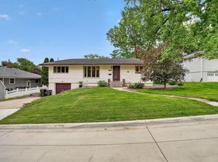 1720 Belle Ave, Cedar Falls, IA 50613
