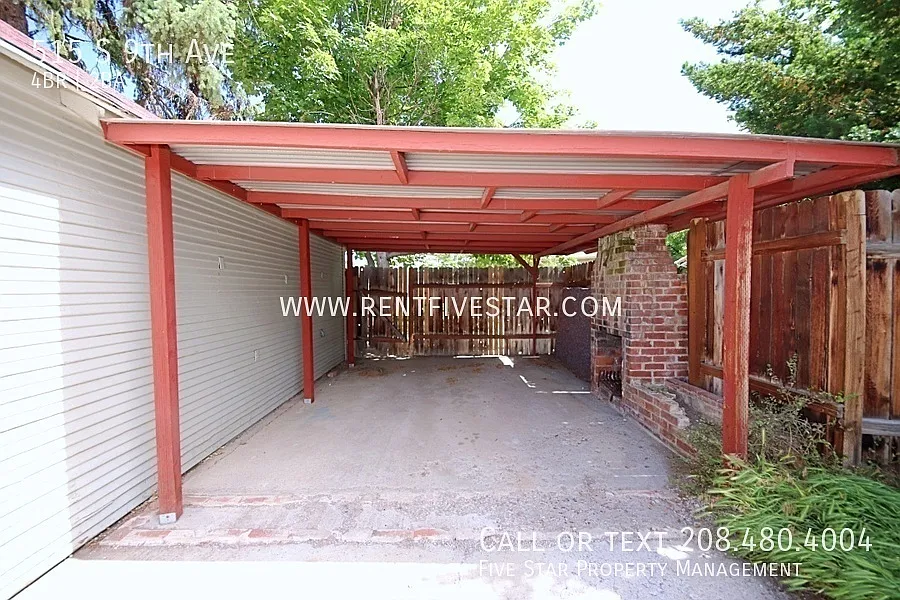 Charming 4 Bedroom Home Near ISU with Bonus Room! — Photo 3