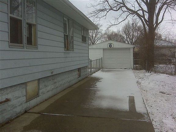 driveway and garage along side of house