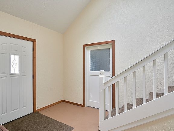 4th image of 1025 N Highway 99w