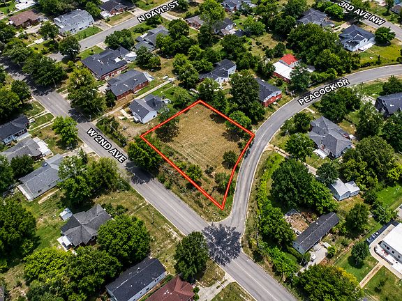 3rd image of 905 Peacock Dr