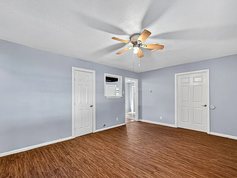10106 Sierra Dr — Photo 4