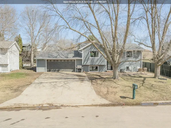 2731 Center Lake Dr, Spirit Lake, IA 51360