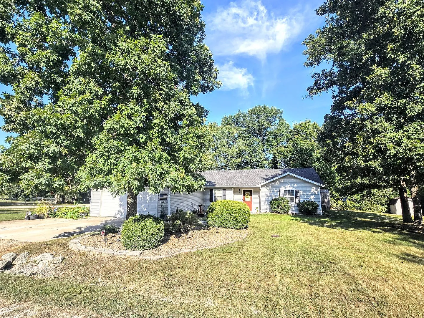 Great home close to post — Photo 2