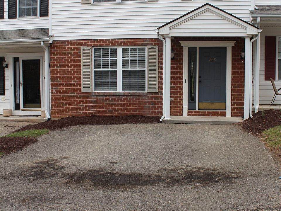 1st image of 225 Bronze Leaf Dr