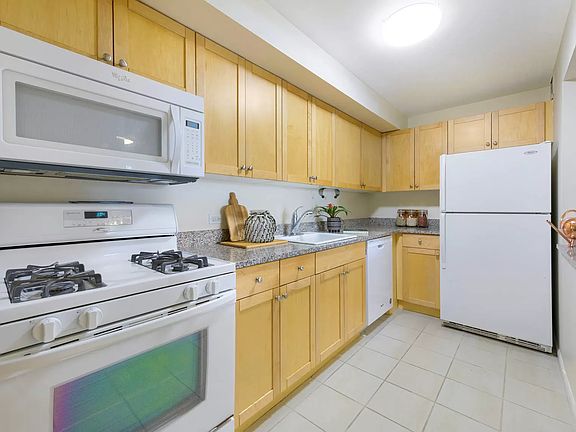 4th image of 300 W 145th St #2FF