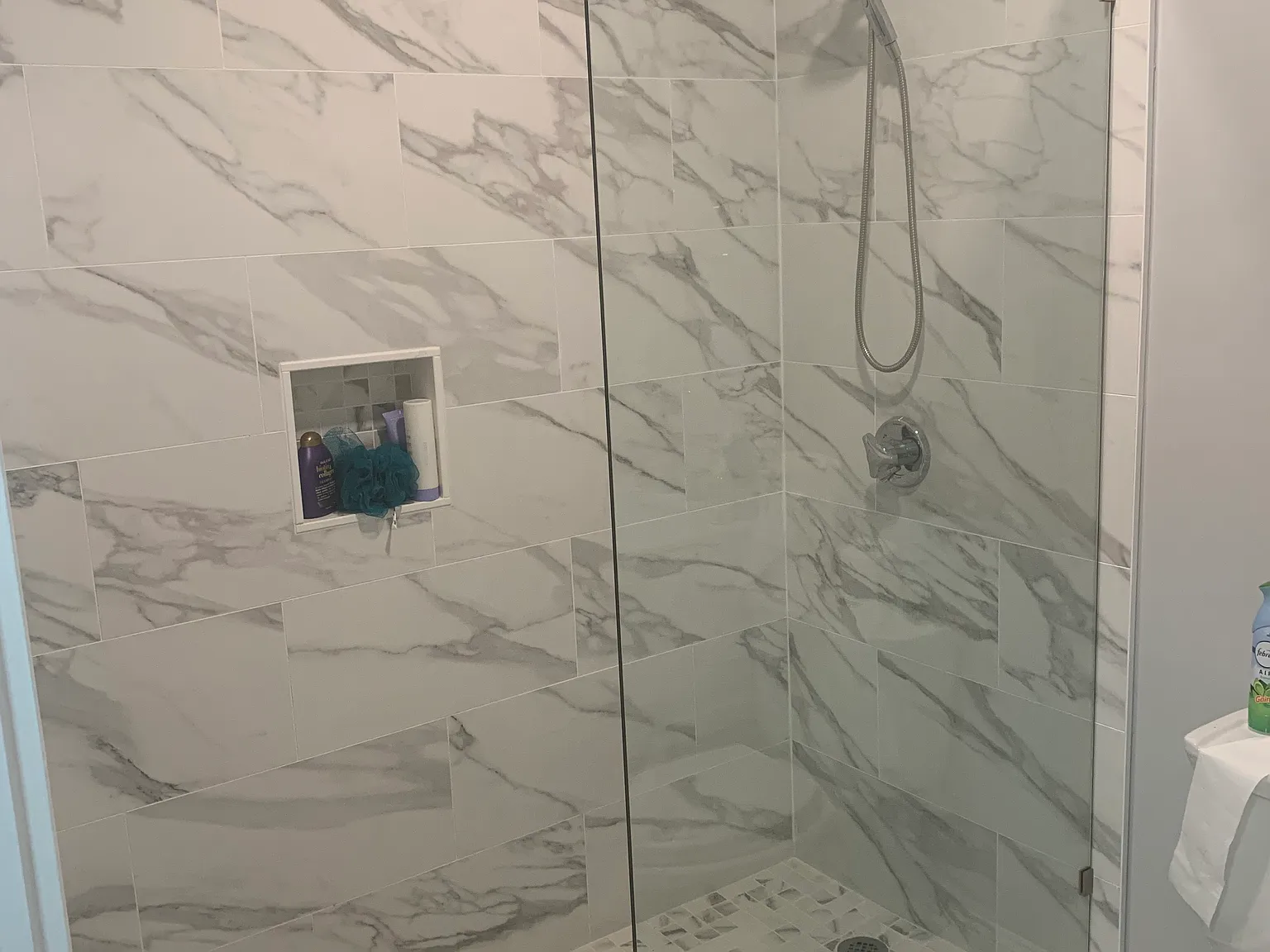 2 bed, 902 sqft, $4,080 — Photo 4