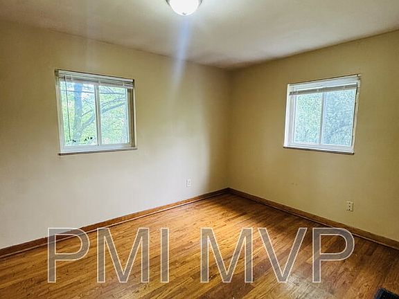 4th image of 830 S Harris Ave APT D