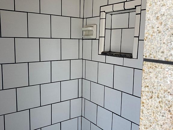 2nd image of 1366 Ashland Ave NE Unit 1