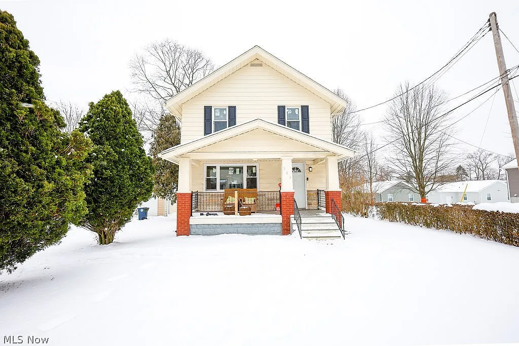 584 Evans Ave photo 1