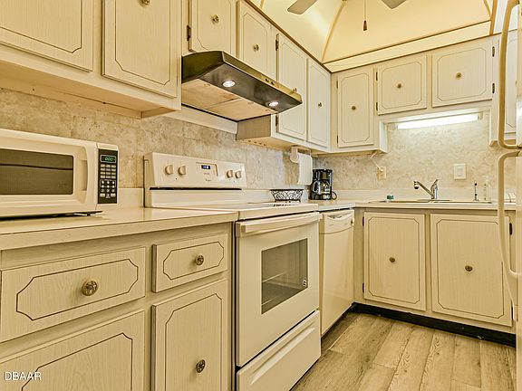 4th image of 3051 S Atlantic Ave APT 605