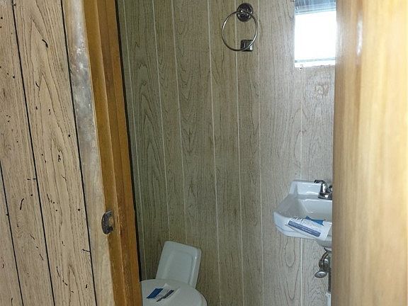 2nd image of 523 William St