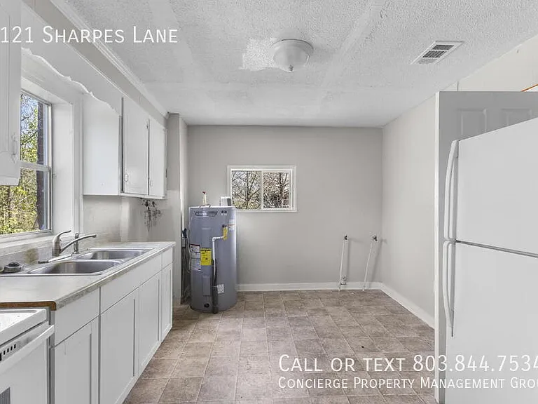 1121 Sharpes Ln — Photo 8