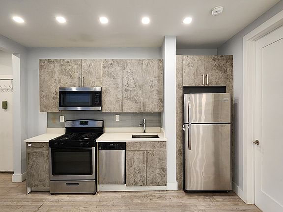 2nd image of 1311 Lincoln Pl #4G