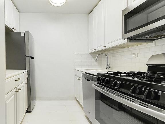 3rd image of 155 W 68th St APT 1907