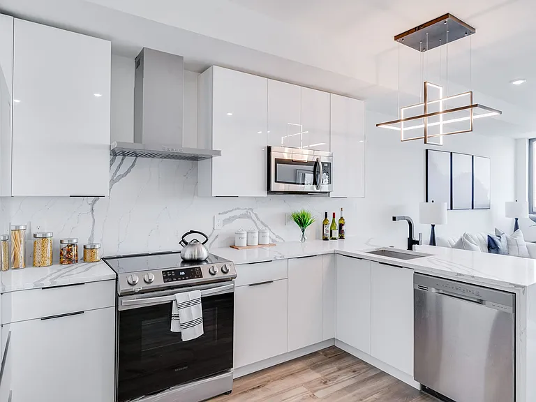Brand New Luxury Townhouses — Photo 12