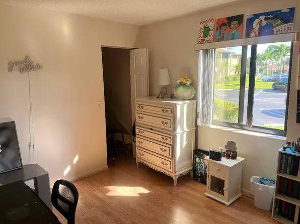 531 Shady Pine Way #D1, Greenacres, FL 33415