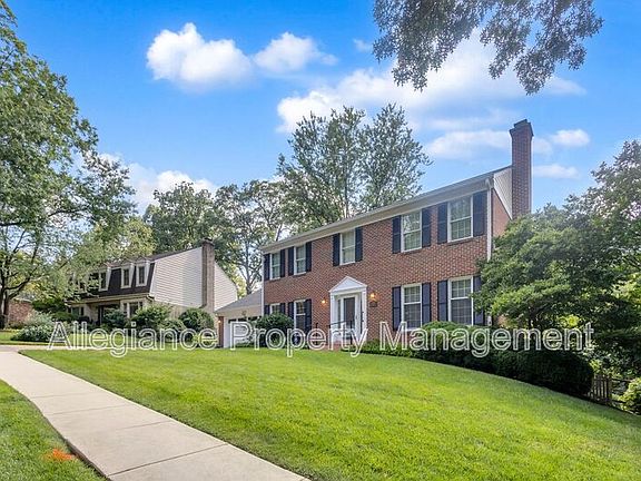 3rd image of 2206 Fort Ward Pl