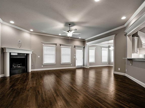 3rd image of 703 SE Fullerton St