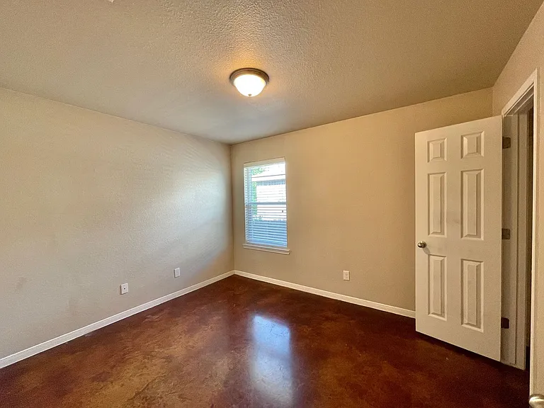 928 Maplewood St — Photo 16