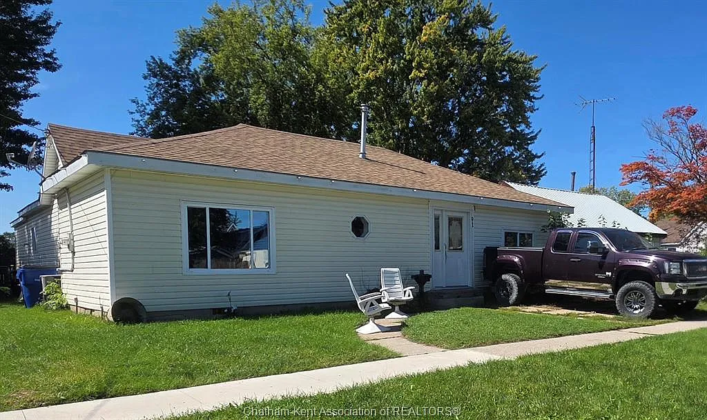 3 bed, $2,000 — Photo 2