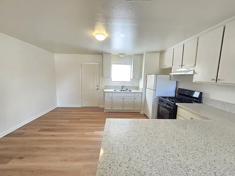 9825 N Loop Blvd #B — Photo 5