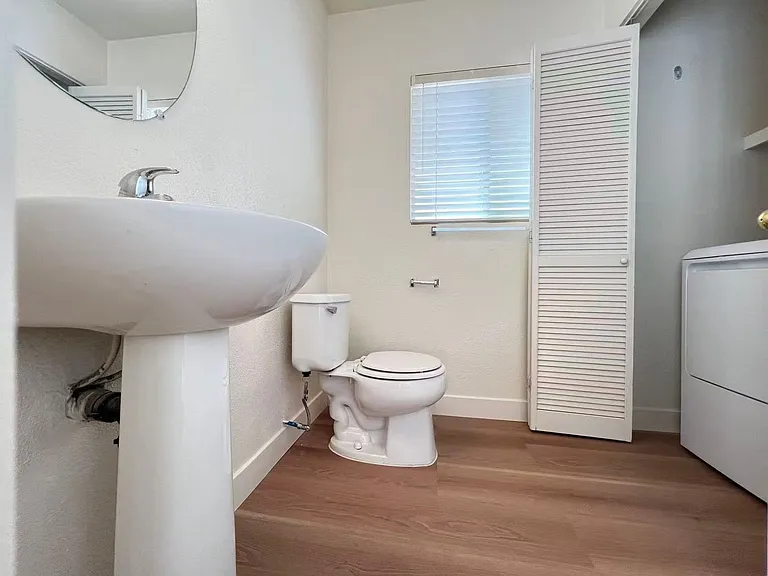 8704 Autumn Valley Ave — Photo 13