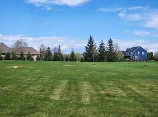 S84W33100 Brown Bear Ln, Mukwonago, WI 53149