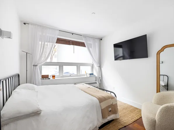 129 Metropolitan Avenue image 5 of 7