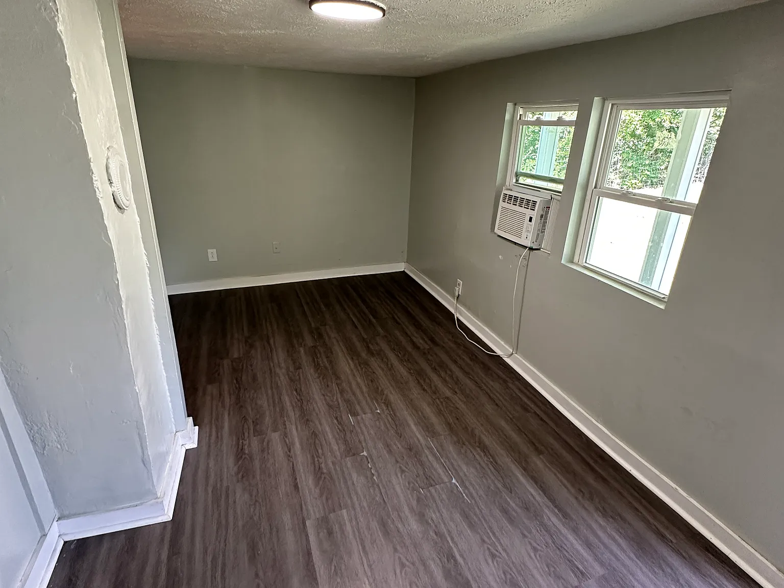 1 bed, 1000 sqft, $1,300 — Photo 3