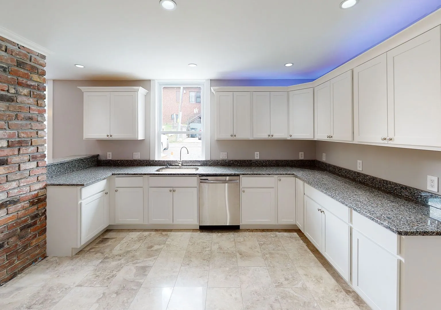 Waitlist for Aug2027Jul2028 Now Open! |4BR in Fort Sanders Duplex | Near UTK Campus | 17th & High... — Photo 3