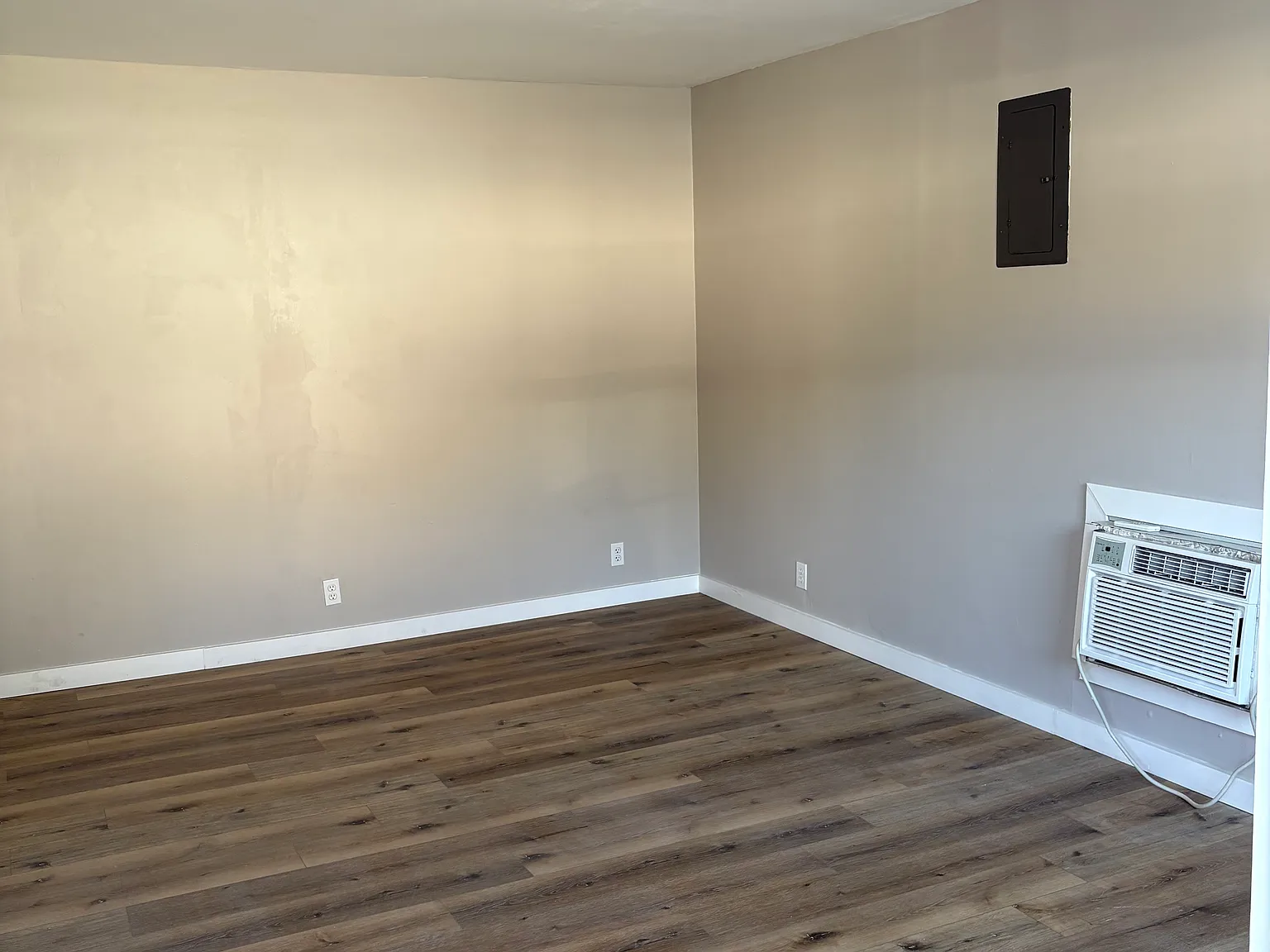 Studio, $700 — Photo 4