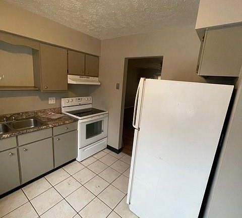 5th image of 841 Moyer Ave #4