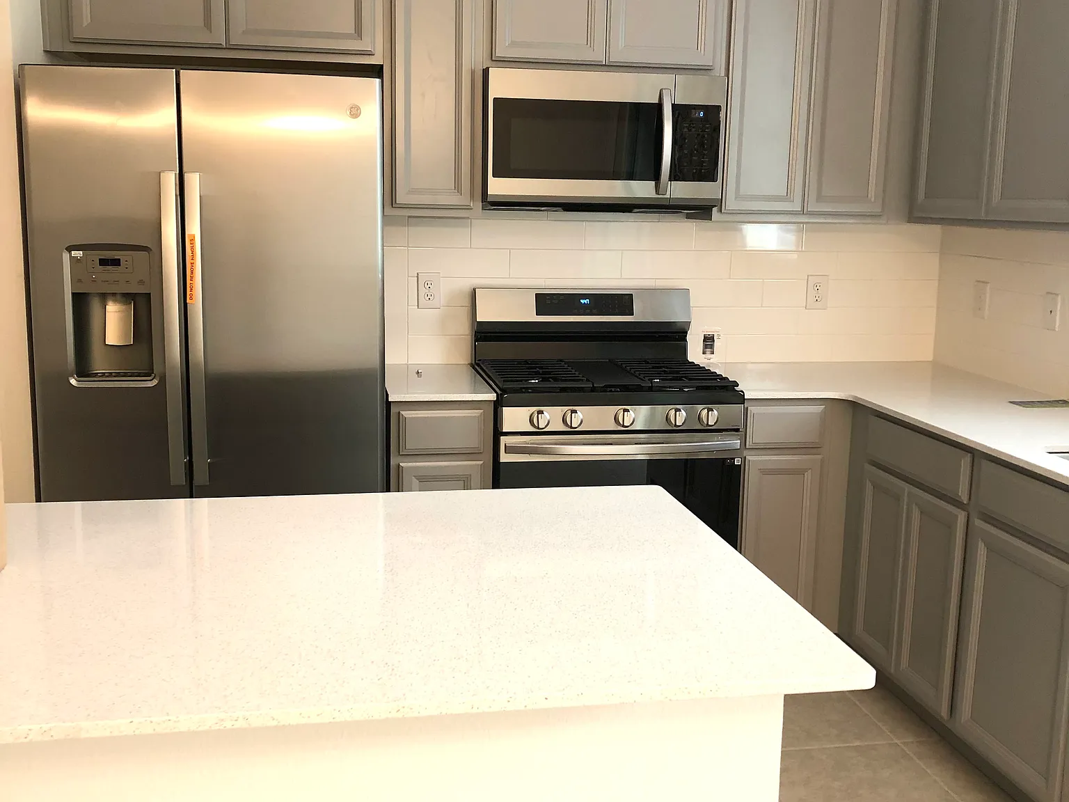 3 bed, 2.5 bath, 1648 sqft, $2,400 — Photo 4