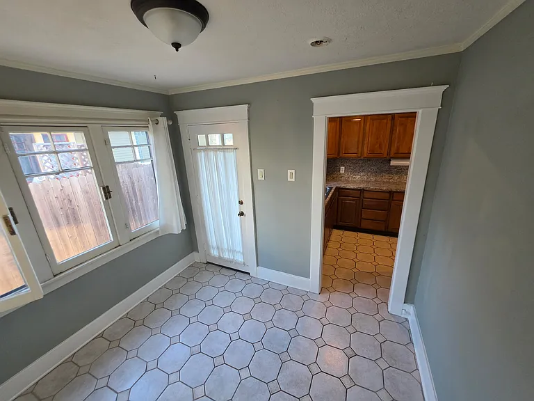 828 Orizaba Ave — Photo 14