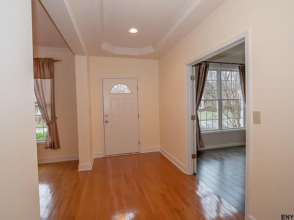 4th image of 5 Dawson Ln