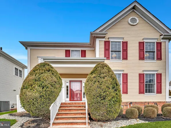 15 North St, Robbinsville, NJ 08691