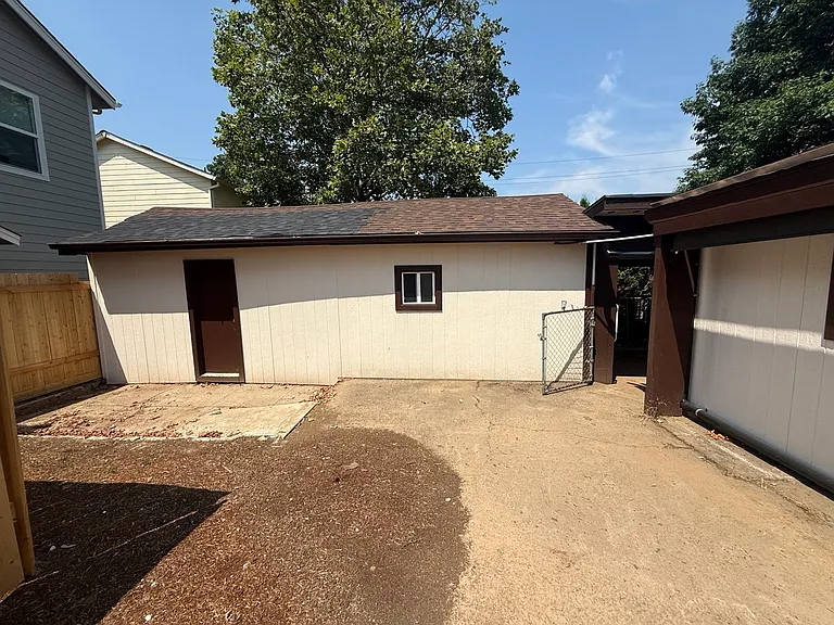 8809 N Dwight Ave — Photo 7