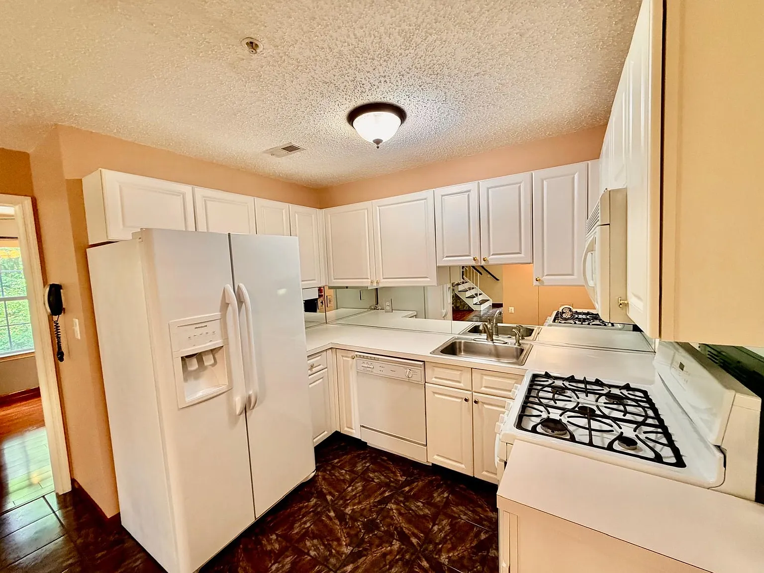 2 bed, $2,700 — Photo 4