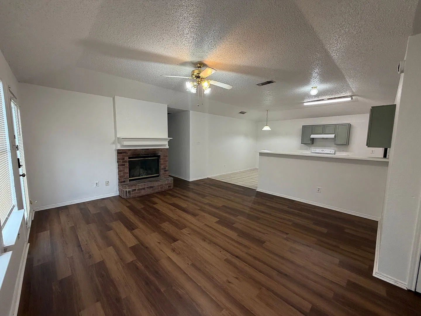 3 Bedroom 2 bath - Move In Ready — Photo 3