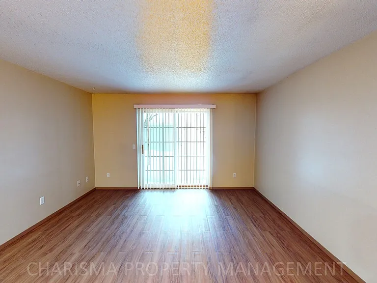 Teakwood Apartments — Photo 25