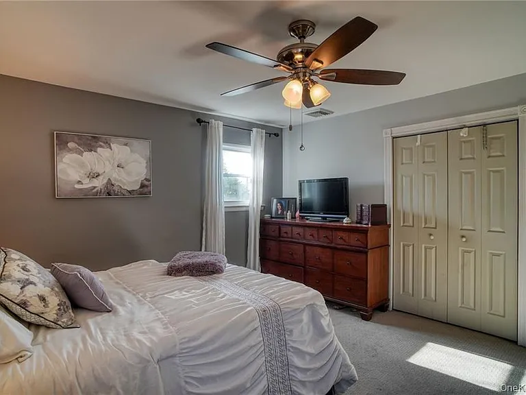 10 Capital Dr — Photo 15