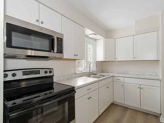3rd image of 1177 York St #1