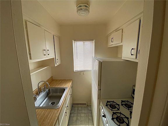 3rd image of 4037 Rocky River Dr