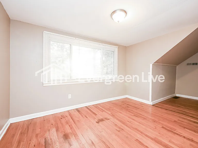 6951 Gloria Dr — Photo 8