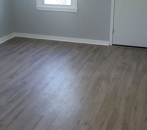 3rd image of 21-27 Pyle Ct #21