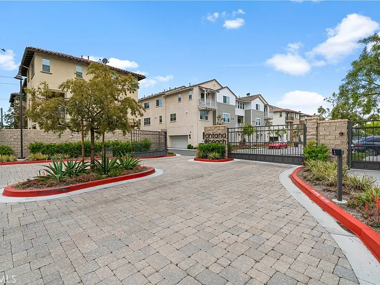 398 Sunrise Ln — Photo 28