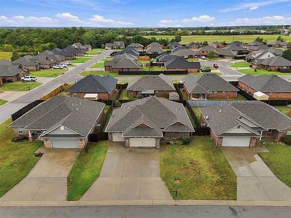 4th image of 2106 Whispering Pine Blvd