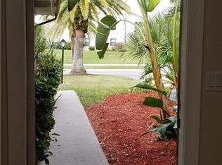 9423 Camelot Dr, Fort Myers, FL 33919