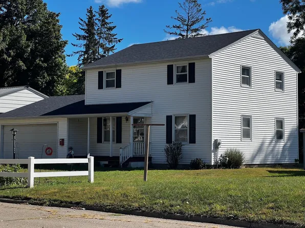 1012 N 5th St, Estherville, IA 51334